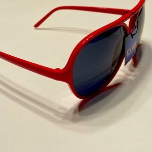 Fun in the sun red sunglasses  (New)